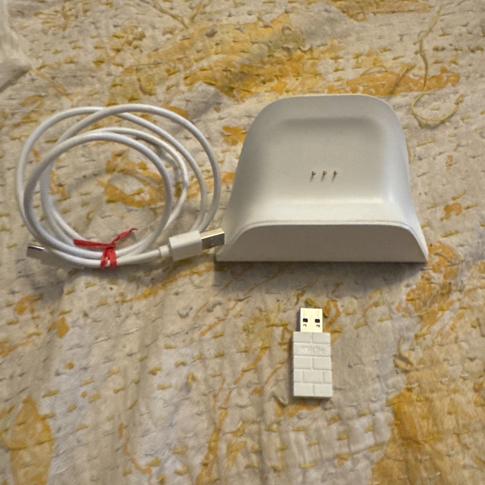 8Bitdo Charging Dock + 2.4 GHz Dongle For Ultimate Controller White FREE SHIP